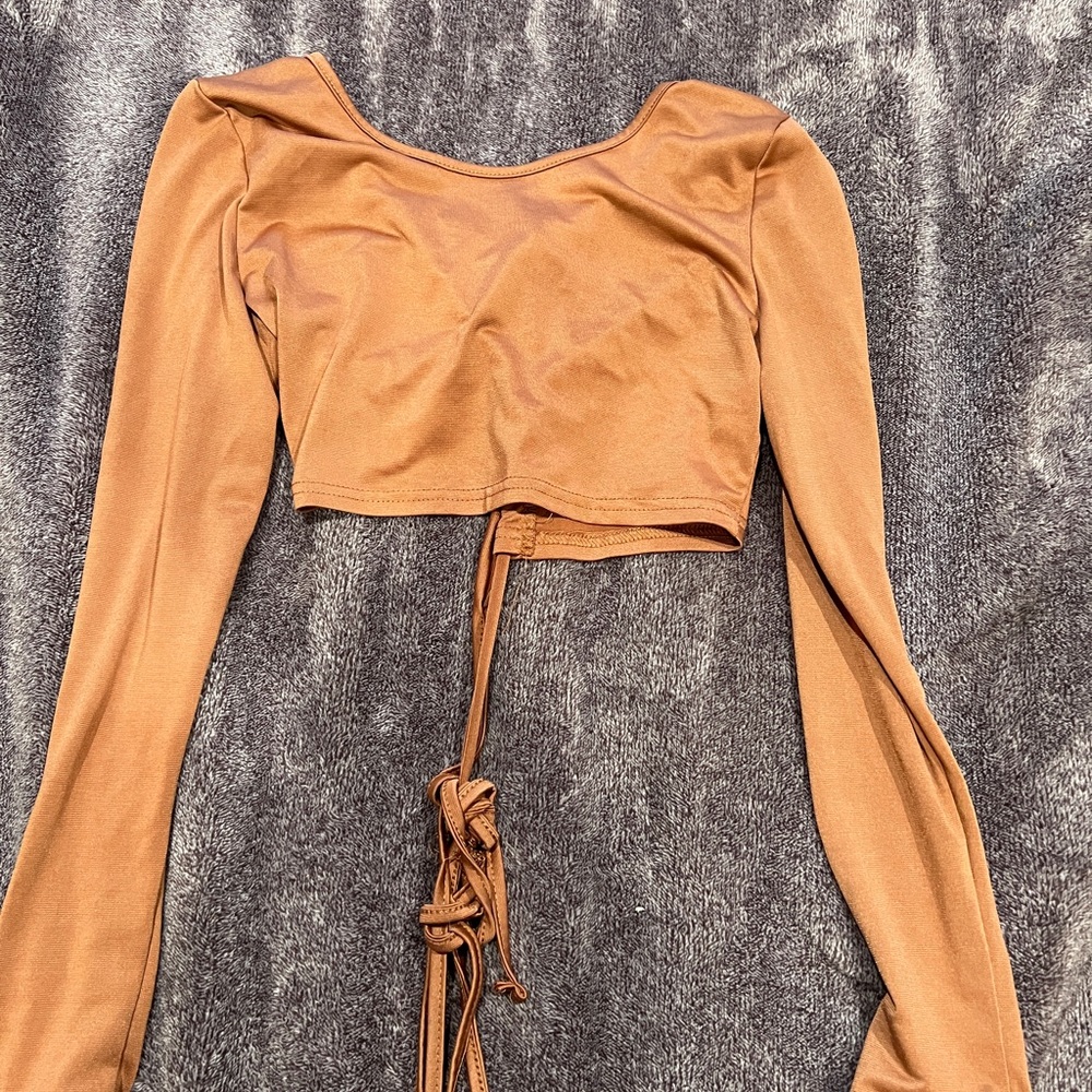 Cropped black less long sleeve